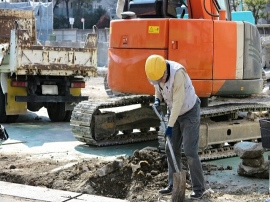 国土交通省が大手建設業者の活動実態を調査した「建設業活動実態調査(2017年調査)」の結果を公表。国内売上高は14兆7017円で前年比0.5%増。6年連続。海外契約額は1兆8145億円で前年比8.8%の減少。2年連続。