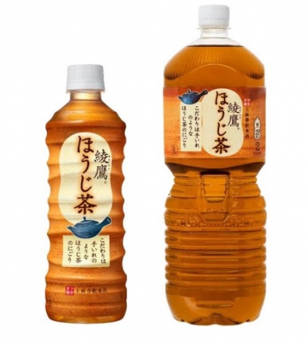 「綾鷹 ほうじ茶」525ml PET/2L PET。（画像:日本コカ・コーラ発表資料より）