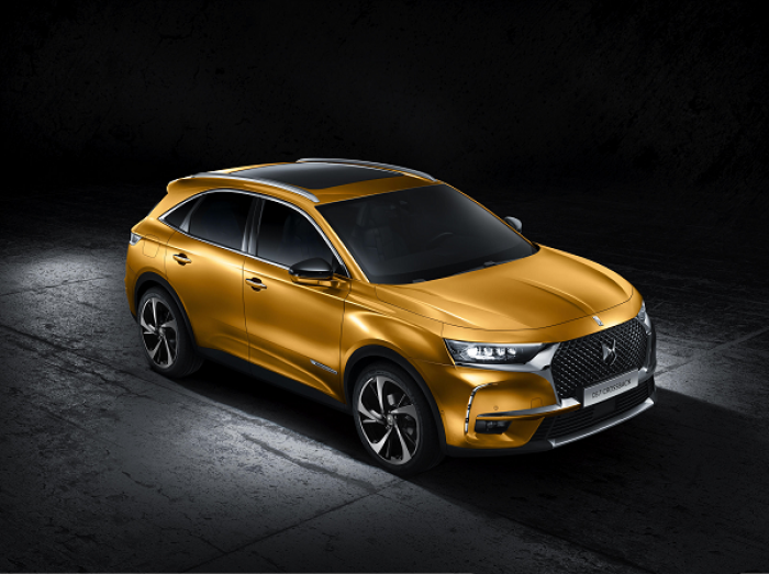 DS 7 CROSSBACK（写真は欧州仕様車）、カラーはオル・ビザンタン。（画像:プジョー・シトロエン・ジャポン発表資料より）