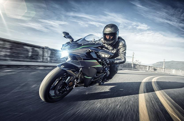 Ninja H2 Carbon。（画像:川崎重工業発表資料より）