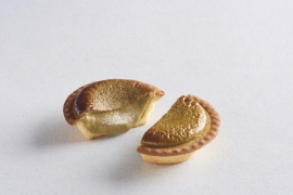 「加賀棒茶チーズタルト　ほうじたて」（画像: BAKEの発表資料より）