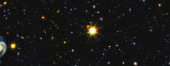 約110億年前の宇宙の写真米国航空宇宙局（NASA）が運営するハッブル宇宙望遠鏡の公式サイトHubbleSiteが公開（写真：HubbleSiteの発表資料より）