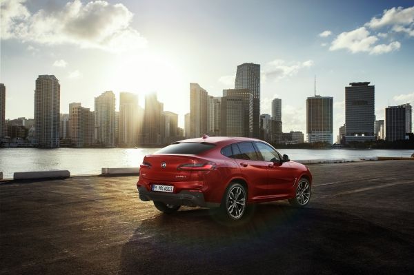 新型「BMW X4」