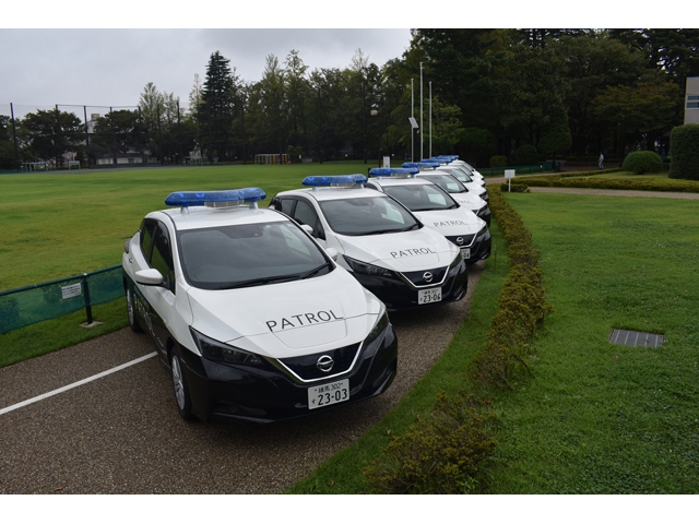 練馬区所有の安全・安心パトロールカーとして導入された、日産のEV「日産リーフ」7台の出発式。災害時の電源として活躍が期待される