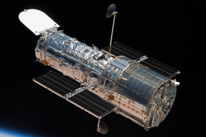 ハッブル宇宙望遠鏡。(c) NASA