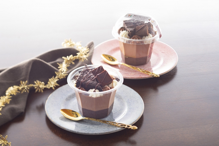 「濃厚チョコ＆ショコラパフェ」（写真：セブンイレブンの発表資料より）