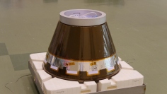 型回収カプセル（C）JAXA