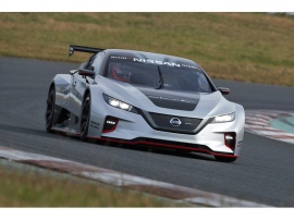 日産の新型EVレーシングカー「NISSAN LEAF NISMO RC」が、富士スピードウェイで開催されたNISMOフェスでデモ走行した