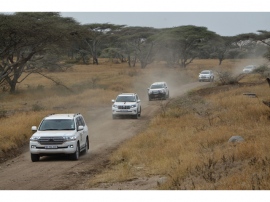 スズキ、日野自動車、トヨタ車体のメンバー76名が、2カ月でアフリカ大陸1万0600kmを走破した