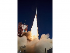 打ち上げに成功したイプシロンロケット4号機。(c) JAXA