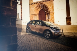 拡大バッテリーを搭載したBMW i3（画像: ビー・エム・ダブリューの発表資料より）