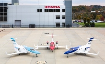 HondaJet Elite(左)、HondaJet(中央)、HondaJet APMG(右)（写真: 本田技研工業の発表資料より）