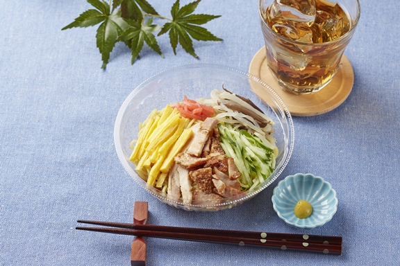 「具だくさんミニ冷し中華」（写真：ファミリーマートの発表資料より）