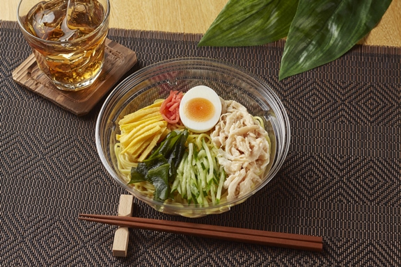 「濃厚ごまだれ冷し中華」（写真：ファミリーマートの発表資料より）