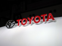 5月8日、決算発表の説明を行うトヨタ自動車社長。売上30兆円超えの発表でも、浮かれた雰囲気はまったく感じられなかった