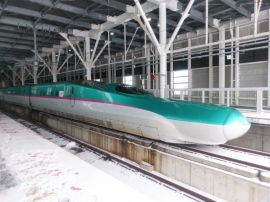 観光庁が2020年度中に主要インバウンド関連交通インフラが完成見込みと発表。主要7国際空港へのアクセス、新幹線、主要都市部路線、主要観光地への路線等。Wi-Fiや洋式トイレ等利便性整備も。