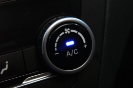 猛暑日で蒸し風呂状態になった車はとにかく1秒でも早く冷ましたいところだ（画像はイメージ）
