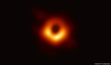 EHTが撮影した銀河M87中心の巨大ブラックホール (c) EHT Collaboration
