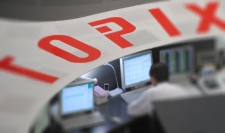 日経平均は２万１３４６円６３銭（６３円５７銭安）、ＴＯＰＩＸは１５６９．９８ポイント（２．９２ポイント安）、出来高概算（東証１部）は４億５３１３万株