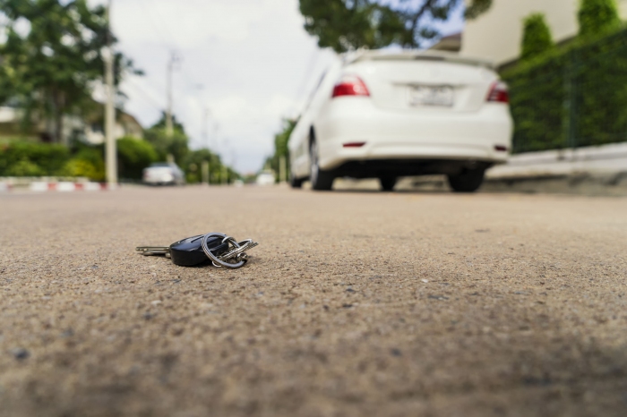 車の鍵を失くした場合は、焦らず冷静に対応することが重要である。