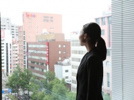 気温や湿度の差、紫外線の変動、また花粉やPM2.5等などの環境に体がついていけず、肌のバリア機能が一時的に低下してしまう状態のこと