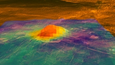 金星上にそびえる活火山と思われる存在を赤外線で撮像 （c） NASA