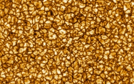 ダニエル・K・イノウエ太陽望遠鏡が初撮影に成功した太陽表面写真 （c） NSO/AURA/NSF