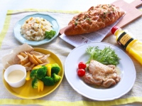 ケンコーマヨネーズ＜２９１５＞（東１）は、一般のお客様を対象に、２０１７年から対面で実施していた料理教室「キッチンスペース８３１」において、２０２０年６月からオンライン講座の提供を開始している。９月は、以前テレビ番組で取り上げられＳＮＳでも話題となった同社商品「ガーリックバターソース」を使ったガリバタづくし全４品のレッスンを企画。