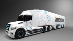 Photo:トヨタ・日野が共同開発する水素燃料電池駆動の大型トラック　（提供トヨタ自動車）