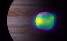 木星を周回し火山から噴煙を上げる衛星イオのイメージ (c) ALMA (ESO/NAOJ/NRAO), I. de Pater et al.; NRAO/AUI NSF, S. Dagnello; NASA/JPL/Space Science Institute