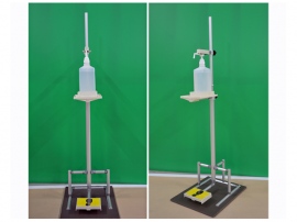 トヨタ各工場のメンバーが、4月上旬から自発的に製作を開始し、同社完成車向上などで活用してきた技術改善が活かして完成した、足踏み式消毒スタンド「しょうどく大使」