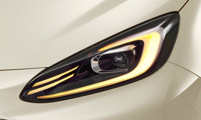 Bi-BeamLEDヘッドランプ（画像: トヨタ自動車の発表資料より）
