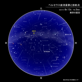 ペルセウス座流星群がピークを迎える8月13日午前3時の星空。夜空の真上にはアンドロメダ座の大星雲が鎮座し、流星群に花を添える　(c) 国立天文台