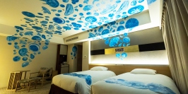 オリックス・ホテルマネジメントはクロスホテル京都にクラゲのコンセプトルームをつくった（画像はオリックス不動産の発表資料より）