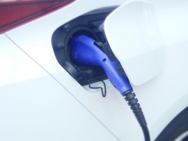 半導体の旺盛な需要は2021年内も続く見通しで、安定して調達できるようになるには、まだしばらく時間がかかりそうだ