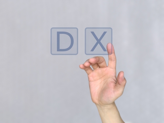 IGS株式会社が「DX業務に関する意識調査」。大企業の社員、DXの推進活動に「関わりたくない」3割。44%がDXに否定的・無関心。理由は「一時の流行にすぎない」「方法がわからない」など。