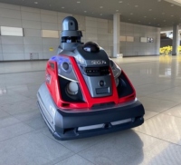 関西国際空港で導入予定の「セコムロボットX2」（画像はセコム発表資料より）