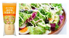 ケンコーマヨネーズ＜２９１５＞（東１）は、フードサービス業向けに、線引きが簡単にできる「かけるマヨネーズ」を１１月１５日に発売する。