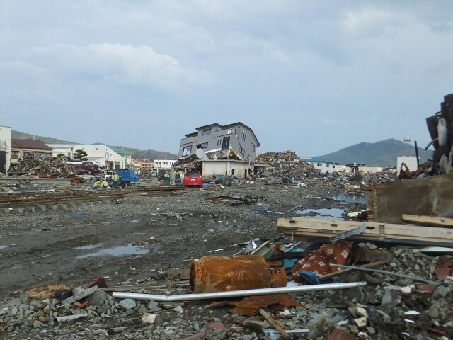 東北大・東大・北大が津波堆積物を含む地層の年代測定を行い、三陸海岸北部、1611年慶長奥州地震津波の物的証拠を発見。過去400年間に特に高頻度で巨大津波が不規則周期で発生。