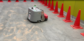 大和ハウスグループが開発した自走清掃ロボット（画像は大和ハウス工業発表資料より）