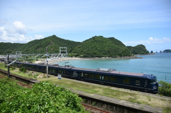 「WEST EXPRESS 銀河」で、鉄道の駅と道の駅のコラボが実現。和歌山県すさみ町で5者連携の地方創生に向けた取り組みがスタート