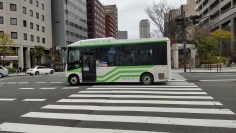 Photo:大阪市内でも稼動中のEVバス　©sawahajime
