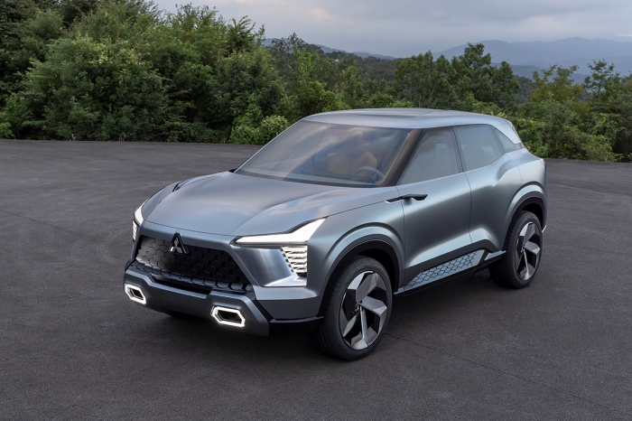 ベトナムで世界初披露されたMITSUBISHI XFC CONCEPT（画像：三菱自動車工業発表資料より）