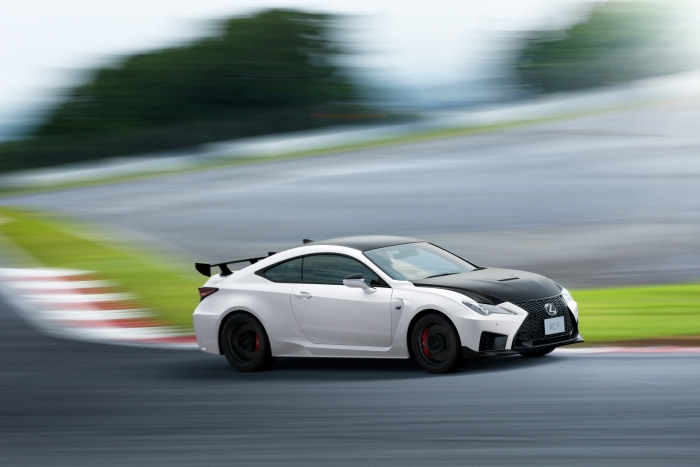 RC F “Performance package”（画像: トヨタ自動車の発表資料より）