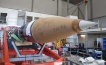 発射場に向かう直前の観測ロケットMASER 14（画像: 北海道大学の発表資料より）
