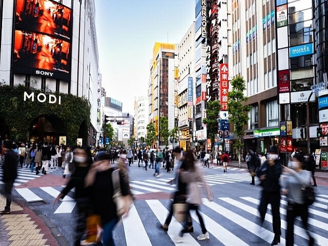 コロナ禍において、様々な産業が痛手を被った。代表的な産業は飲食業や旅行業であるが、化粧品産業も、厳しい時期を過ごしている