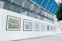 東京赤坂のビル建設現場で、障がいのあるアーティストのアート展が開催