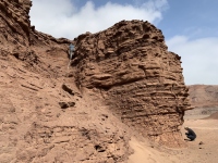 アタカマ砂漠 （チリ）のピエドラ ロハ。1億年以上の河川デルタの堆積物で、火星に類似した環境とされる。（画像: スペイン宇宙生物学センターの発表資料より）