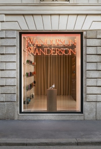「JWアンダーソン」がミラノに旗艦店をオープン　世界で2店舗目