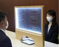 7月から西武新宿駅で実証実験が行われている「VoiceBiz UCDisplay」イメージ © TOPPAN INC.（画像: 西武鉄道の発表資料より）